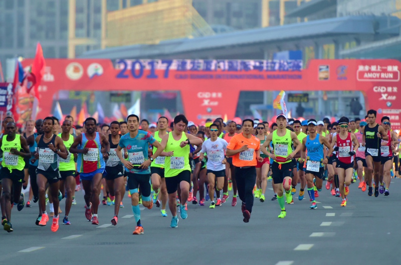 2017厦门马拉松赛开赛_图片新闻_中国政府网