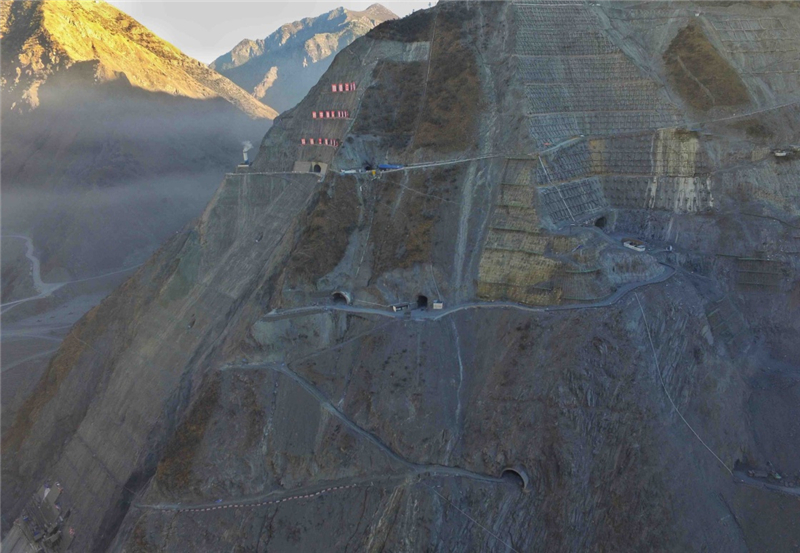 探访海拔3000米的四川两河口水电站施工现场