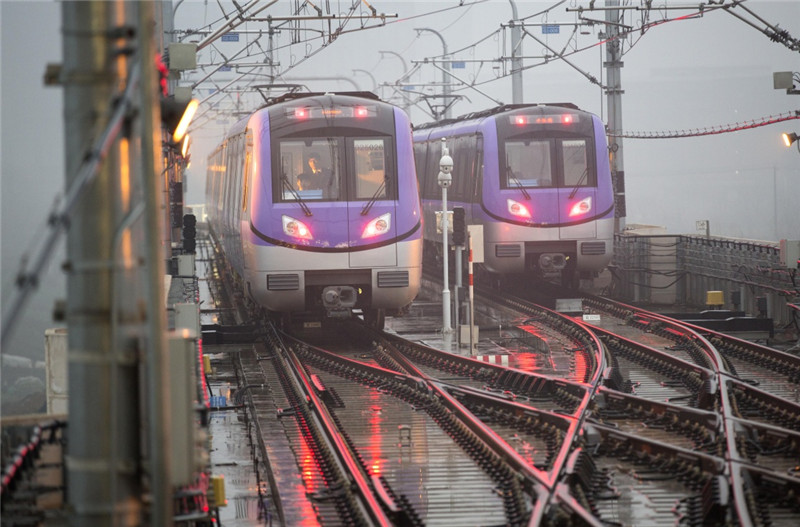 1月18日拍摄的南京地铁4号线列车。