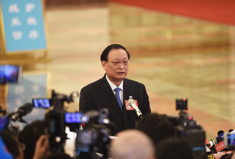 3月3日，中国人民政治协商会议第十二届全国委员会第五次会议在北京人民大会堂开幕。这是国家中医药管理局局长王国强接受采访。