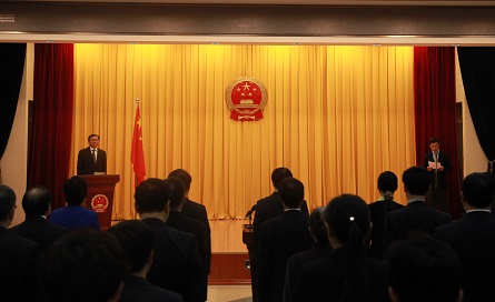 国资委举行首次国家工作人员宪法宣誓