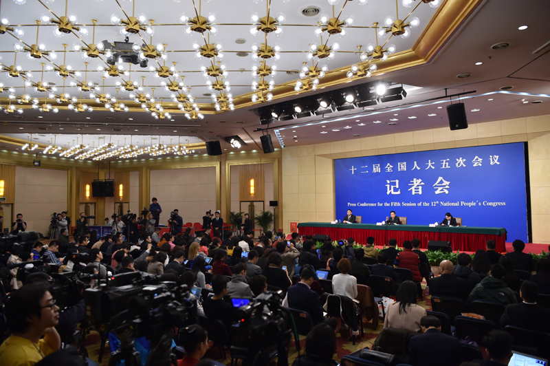 3月12日，十二届全国人大五次会议新闻中心举行记者会，邀请教育部部长陈宝生就“教育改革发展”的相关问题回答中外记者的提问。