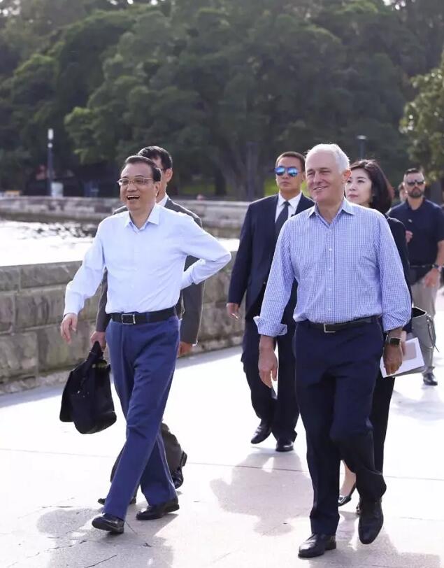 散步、澳式橄榄球赛...中澳两国总理如何诠释多维外交?