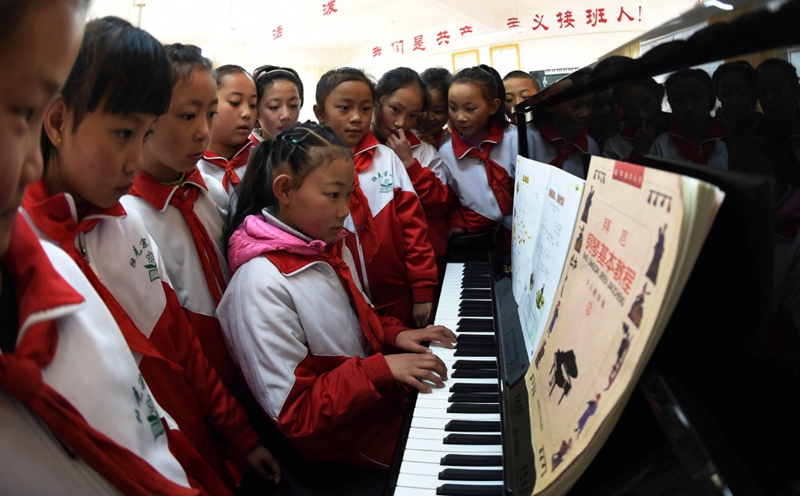 藏乡学子的多彩校园生活_图片新闻_中国政府