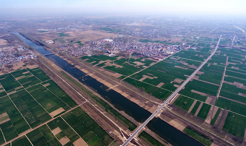 日前，中共中央、国务院印发通知，决定设立河北雄安新区。这是以习近平同志为核心的党中央作出的一项重大的历史性战略选择，是继深圳经济特区和上海浦东新区之后又一具有全国意义的新区，是千年大计、国家大事。