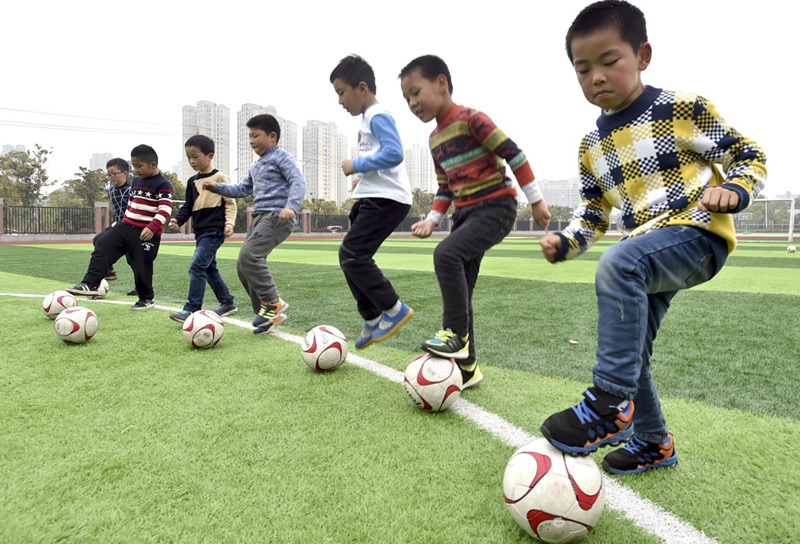 江苏扬州:足球进校园 班班有球队