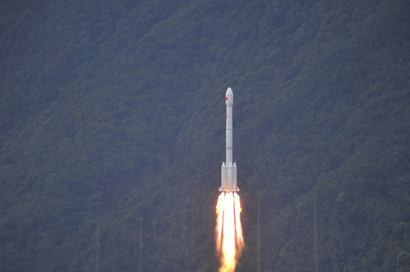 4月12日19时04分，我国实践十三号卫星在西昌卫星发射中心由长征三号乙运载火箭成功发射。这是我国首颗高通量通信卫星，通信总容量达20Gbps，超过我国已研制发射的通信卫星容量总和。