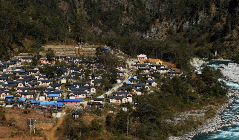 这是云南省贡山独龙族怒族自治县独龙江乡迪政当村的独龙族群众集中安居房一景（2016年11月23日摄）。