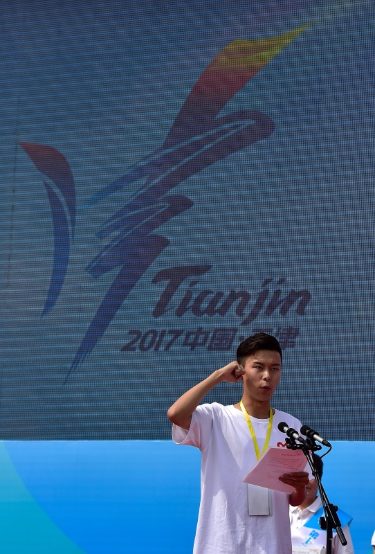 5月19日，第十三届全运会志愿者代表李铭泽在倒计时活动上宣誓。