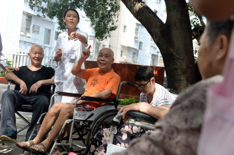 中国60岁以上的老人有多少人口_中国60岁以上老人占比