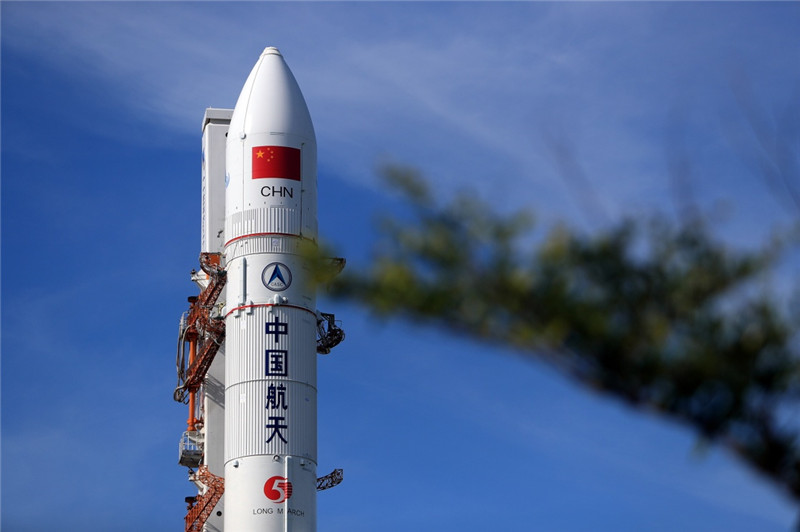 6月26日在海南文昌航天发射场拍摄的长征五号遥二火箭.