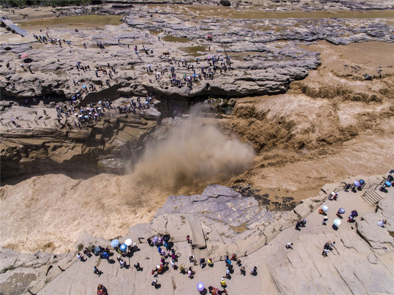 7月9日在山西临汾吉县航拍的黄河壶口瀑布。