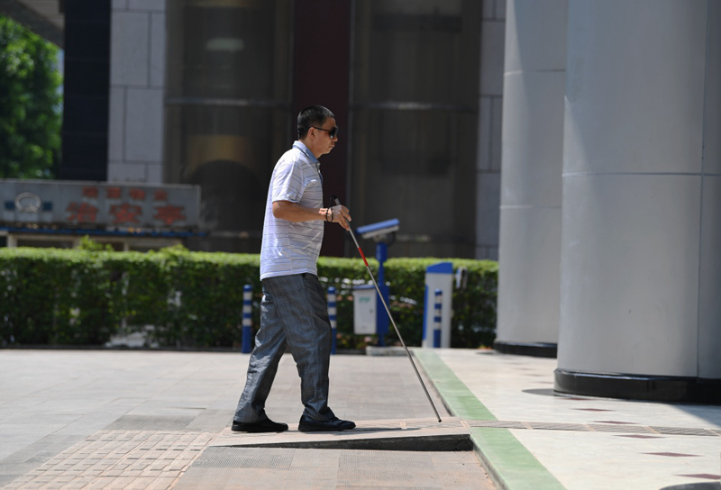 完善设施便利盲人出行
