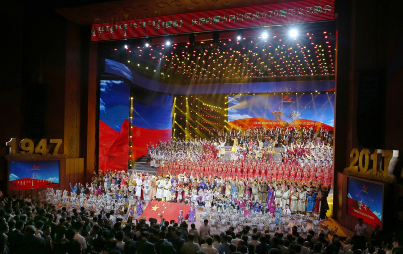 俞正声观看庆祝内蒙古自治区成立70周年文艺