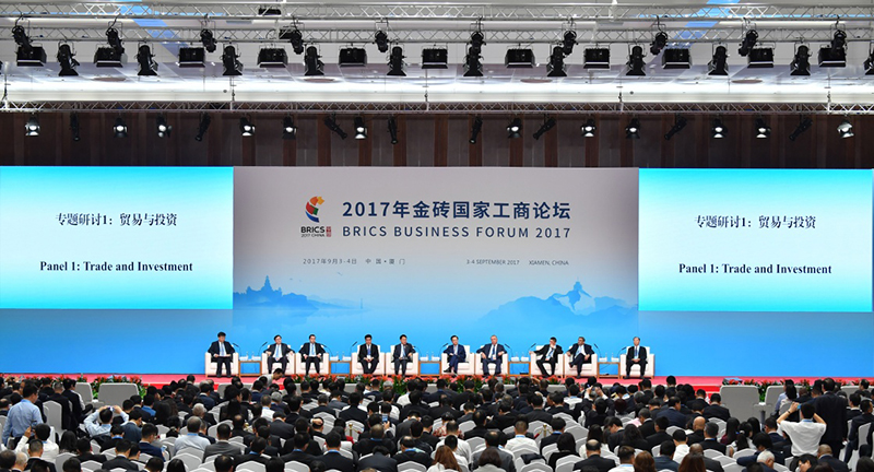 2018年金砖国家经济总量占比_搬金砖图片(2)