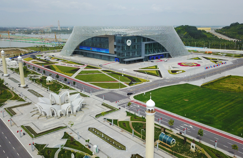 这是9月5日从空中拍摄的中阿博览会会址——宁夏国际会堂。