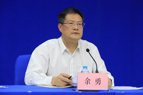 中国气象局办公室主任,新闻发言人余勇.魏晓萌 摄影