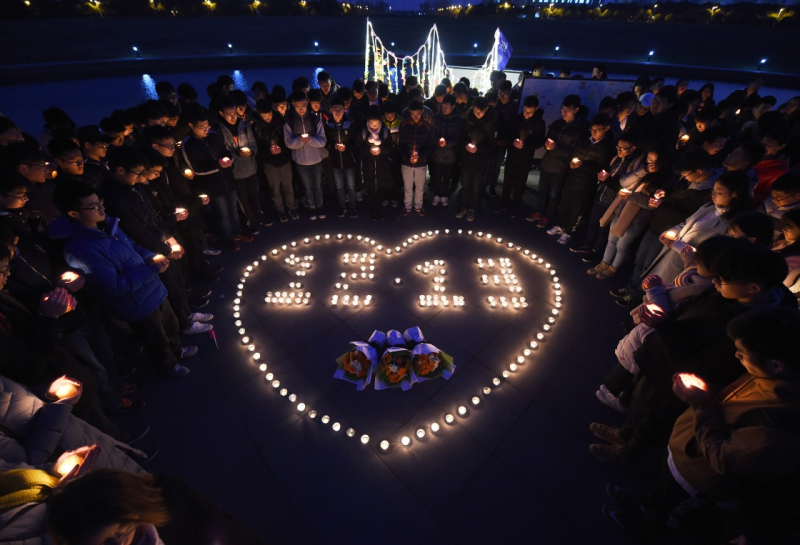 南京:大学生开展 烛光祭 等活动 悼念南京大屠杀