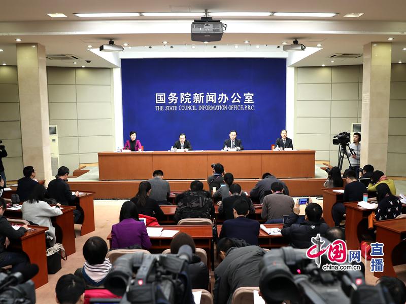 新闻办就实施湖长制等情况举行发布会