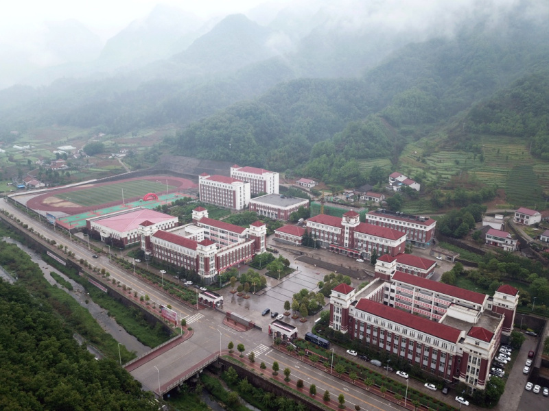 最坚固的是学校,最漂亮的是民居汉中高中10周年汶川陕西地震看见回访灾区作文图片