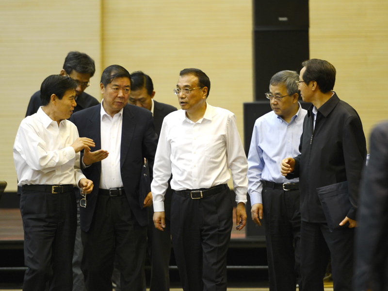 李克强考察商务部、海关总署并主持召开座谈会