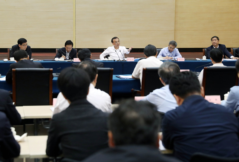 李克强考察商务部、海关总署并主持召开座谈会