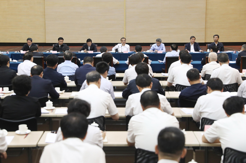 李克强考察商务部、海关总署并主持召开座谈会