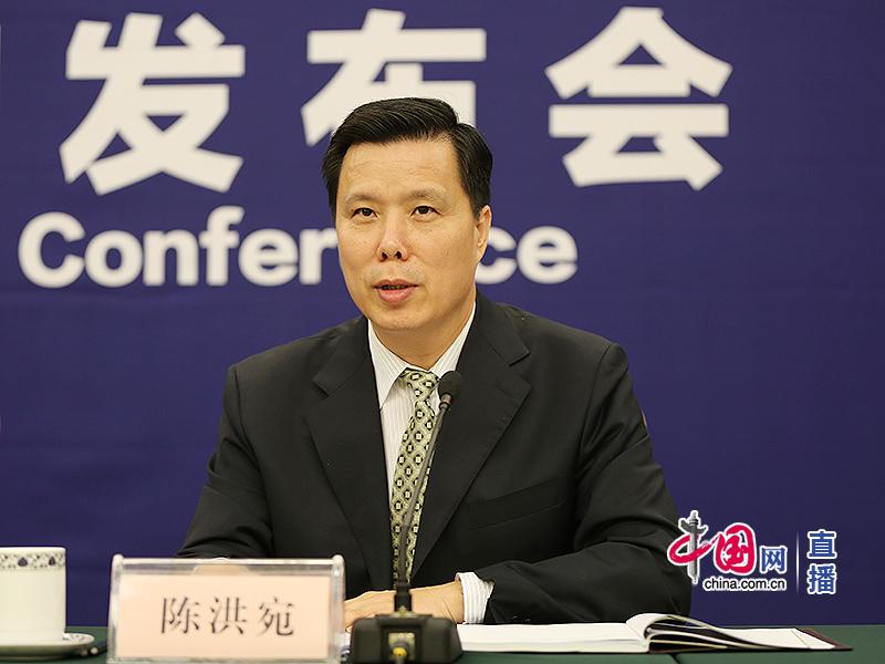 国家发改委财政金融司司长陈洪宛回答记者提问 中国网 李佳 摄