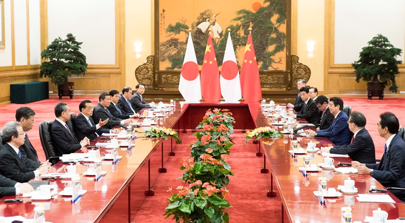 李克强同日本首相安倍晋三举行会谈