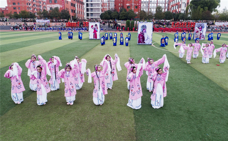 湖北来凤：非遗展演大舞台