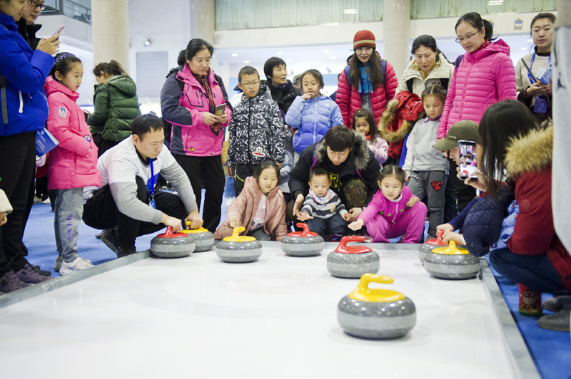 首届中国冰雪大会在京开幕