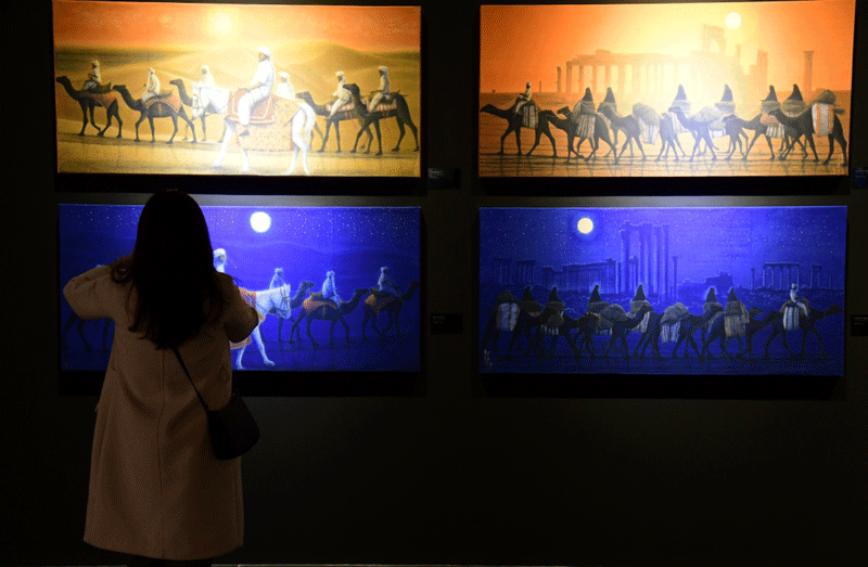 3月5日,观众在陕西历史博物馆观看"平山郁夫的丝路艺术世界"展览.