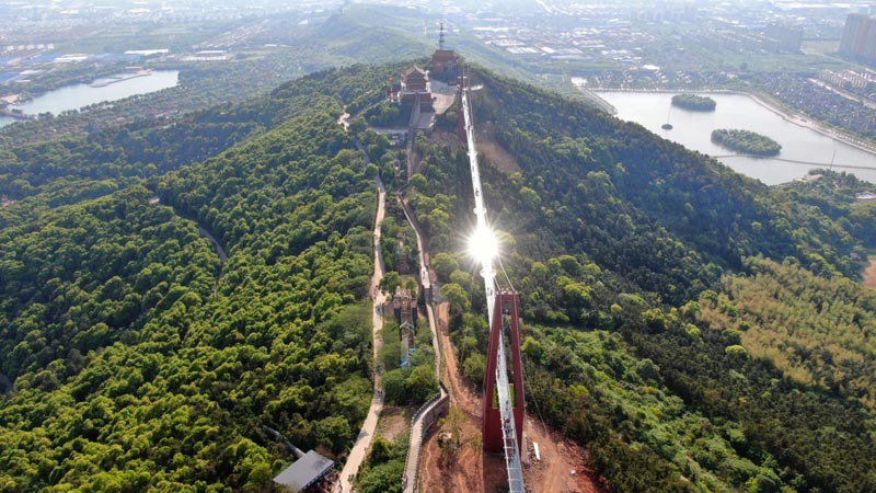 江苏江阴：“凌空漫步”