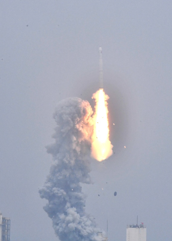我国首次固体运载火箭海上发射技术试验取得成功