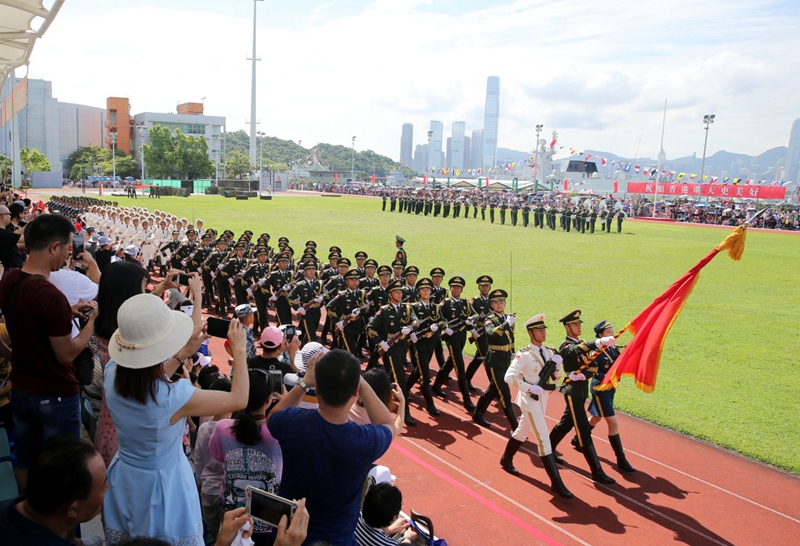 解放军驻香港部队6月30日和7月1日连续两天开放驻军海军基地——昂船