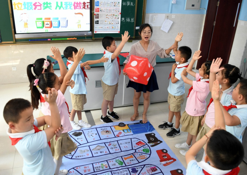 合肥：暑期小课堂上学“垃圾分类”