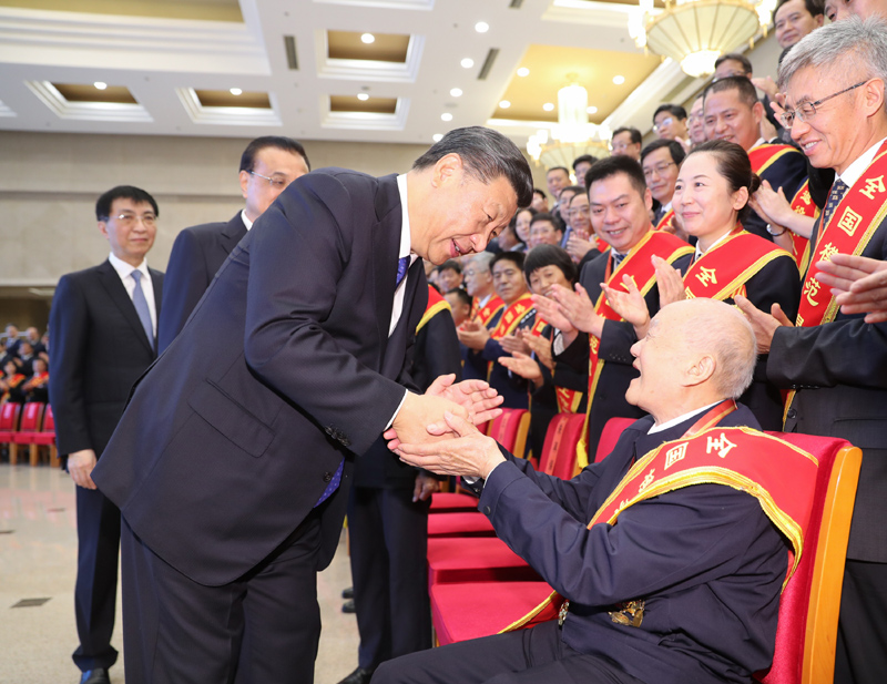 习近平会见全国退役军人工作会议代表 李克强王沪宁参加会见