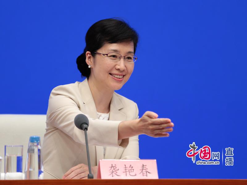 国新办新闻局副局长袭艳春邀请记者提问