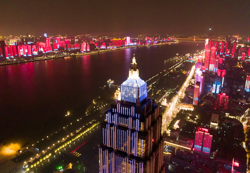 灯光秀武汉 时间 bad7f0374704472bac54e7de097920f8.jpg