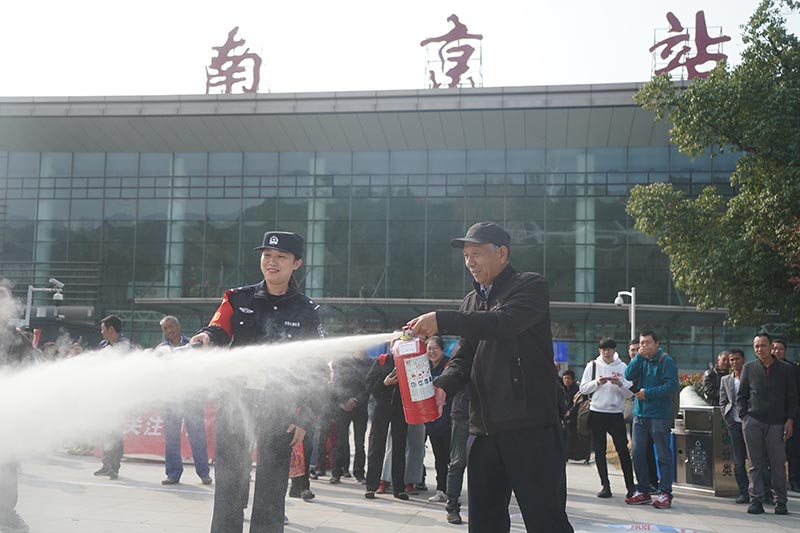 南京举行“关注消防 平安你我”主题宣传活动