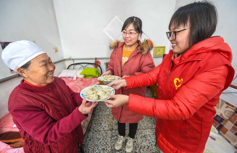 立冬饺子宴 情暖邻里心