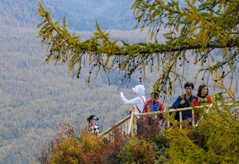 今年前10月新疆旅游接待游客超2亿人次