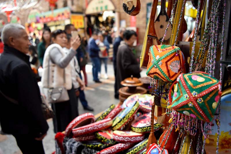 今年前10月新疆旅游接待游客超2亿人次