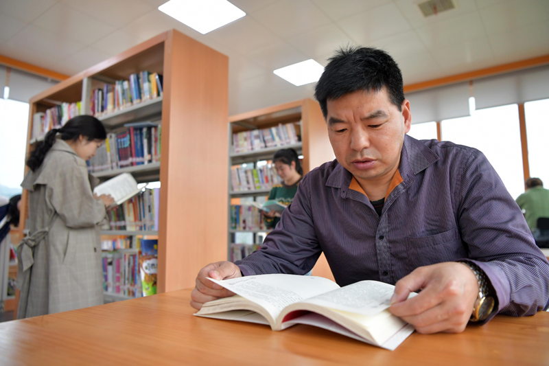 江西萍乡“书香驿站”满书香