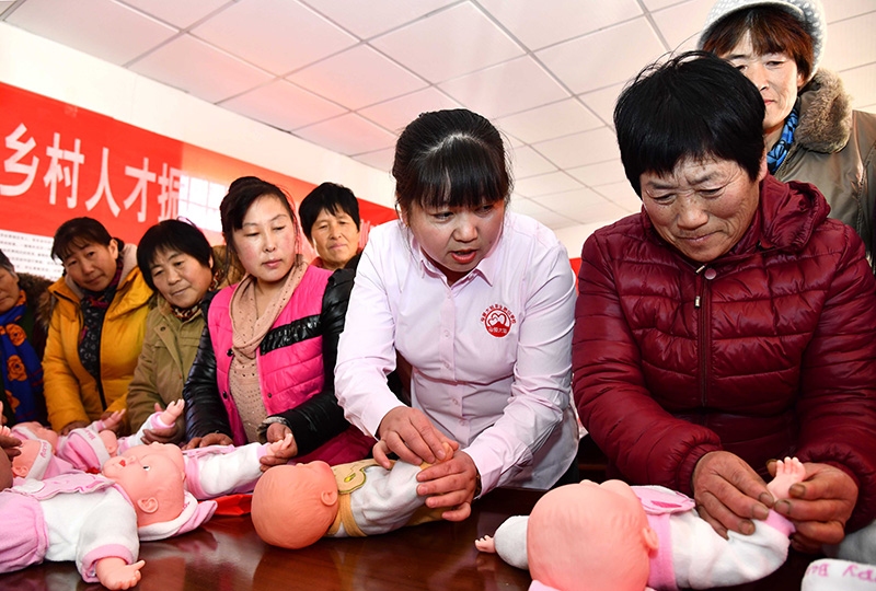 山东乳山：技能扶贫培训进乡村