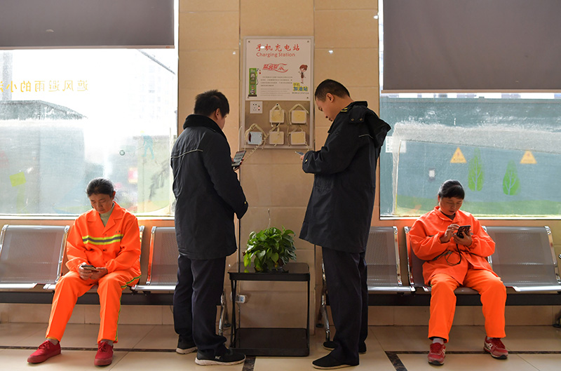 江西南昌：“爱心驿站 ”温暖户外劳动者