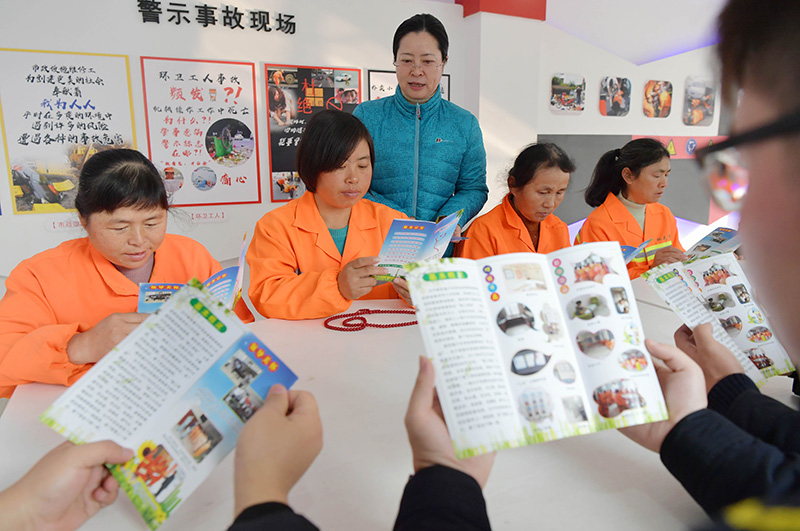 江西南昌：“爱心驿站 ”温暖户外劳动者