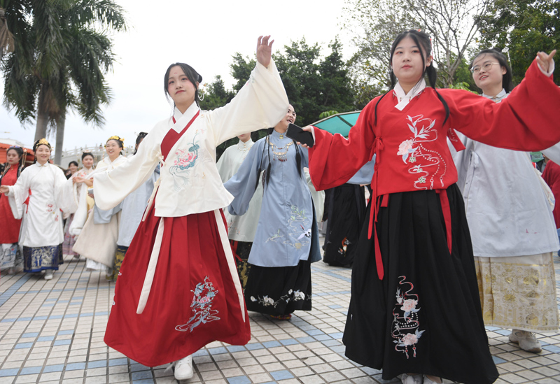福州:汉服游园迎冬至