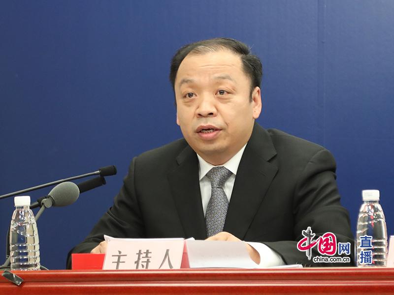 国家卫生健康委新闻发言人宣传司副司长米锋主持发布会