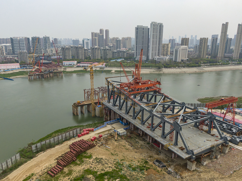 3月24日,这是施工中的武汉江汉七桥建设项目(无人机照片).